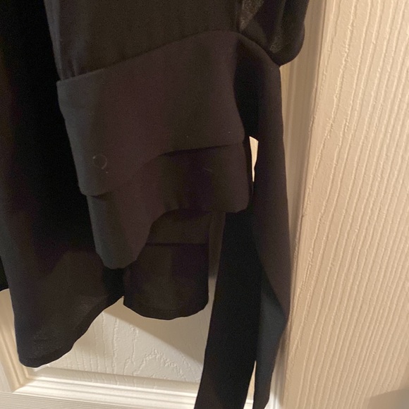 Melanie Lyne. Women’s Buttoned Blouse with V-neck opening. - Picture 4 of 4